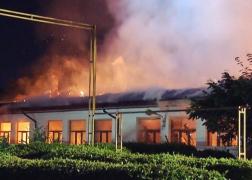 O şcoală întreagă s-a făcut scrum în Capitală. Sute de copii ar fi fost în pericol, dacă focul uriaş s-ar fi aprins în timpul orelor