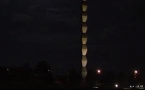 Coloana Infinitului a lui Brâncuşi, la un pas să fie dărâmată de un tractorist al Primăriei din Târgu Jiu