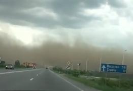 Furtună de nisip la Craiova! Fenomenul bizar a acoperit cu cenuşă străzile din oraş