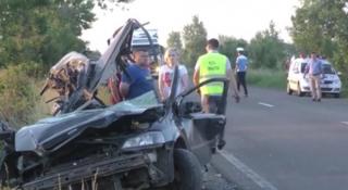 Carambol pe DN2, un mort si un rănit grav