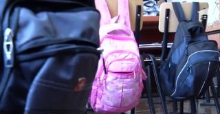 Ghiozdanele și rucsacurile grele pentru elevi ar putea fi interzise prin lege
