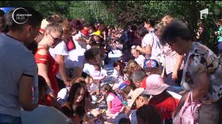 Peste 2.000 de copii din Galaţi vor să intre în Cartea Recordurilor cu cel mai mare desen!