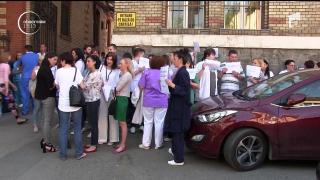 Moașe și radiologi, în stradă. Tehnicienii și asistentele protestează pentru că nu li s-a mărit salariu