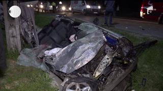 Un tânăr de 18 ani s-a urcat la volanul maşinii, fără să aibă permis de conducere, şi a provocat un accident teribil