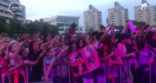 Vedetă coplesită de fani la doar 13 ani