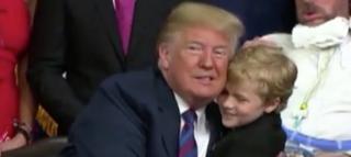 Un copil din Statele Unite, celebru după ce l-a îmbrățișat pe Donald Trump
