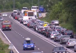 Minivacanţa 1 Iunie. Aglomeraţie infernală pe DN 1. Şoferii au fost circulat bară la bară spre munte