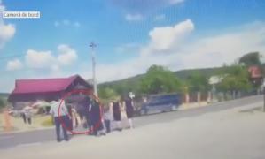 Explicația șoferului din Bistrița filmat când a spulberat o femeie care tocmai pleca de la înmormântare