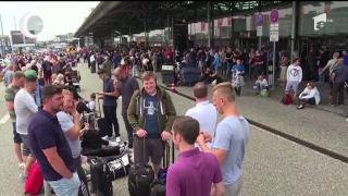 100 de români blocaţi pe aeroportul din Hamburg, după uriașa pană de curent