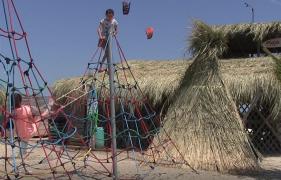 Plajă doar pentru copii pe litoral. Adolescenții pot lua lecții de kitesurfing