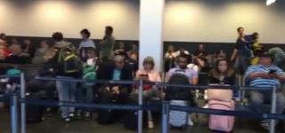 Sute de români şi-au petrecut noaptea lângă Bruxelles, după ce avionul cu care se întorceau acasă s-a defectat