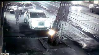 Femeie bătută cu sălbăticie, în plină stradă, în Bucureşti