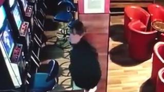 Un bărbat din judeţul Neamţ a considerat că a găsit metoda perfectă pentru a-şi recupera banii pierduţi la păcănele