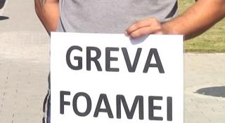 Un bărbat din Vâlcea a ajuns la spital, după trei zile de grevă a foamei făcută în faţa Parchetului