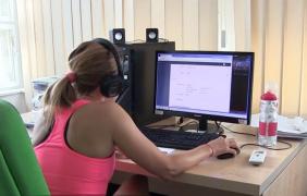 Părinţi ajutaţi prin telefon, în problemele cu cei mici