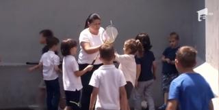 Elevii şi preşcolarii, în vacanţa mare. Soluţii pentru părinţi: bonele, şcolile de vară sau vacanţele