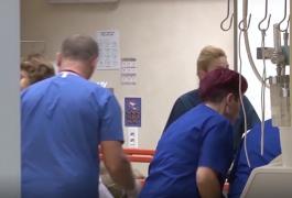 Fiica unui fost senator din Braşov, atacată de un individ care i-a aplicat un pumn şi i-a rupt o mână