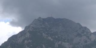 Două elicoptere şi 125 de salvatori s-au mobilizat în cea mai amplă misiune a anului, după ce un turist american a fost dat dispărut în Munţii Bucegi