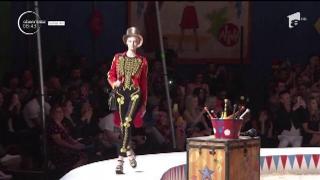 Moschino, culoare şi mult curaj pe podium în cea mai noua creaţie vestimentară