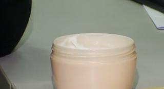 Cremele cu protecţie solară vândute la colţ de stradă sau în pieţe ne pun sănătatea în pericol!