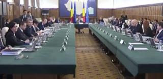 Avertisment! Un angajat va plăti trei pensii