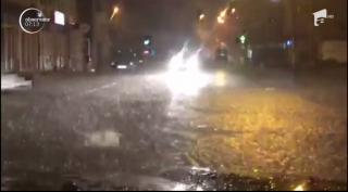 Vremea rea deja îşi face simţită prezenţa. O rupere de nori a făcut prăpăd noaptea trecută pe străzile din Dej