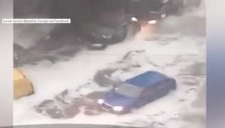 Fenomene extreme în Serbia. Şosea măturată de o viitură cu gheaţă (Video)