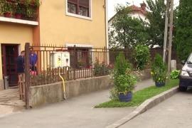 Amandaţi pentru spiritul civic. Doi timişoreni au vrut să schimbe peisajul dezolant din faţa blocului şi au ajuns să fie sancţionaţi