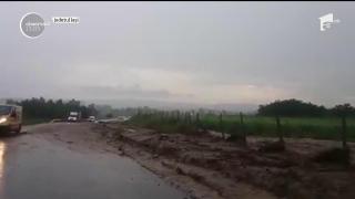 A plouat într-o noapte cât într-o lună! România rămâne sub zodia furtunilor şi în acest weekend