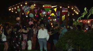 Ploaia nu le-a stricat distracţia vedetelor