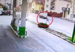 Un pieton a scăpat în ultima clipă din accidentul de la Sibiu, produs de tânărul de 22 de ani care s-a urcat băut la volan