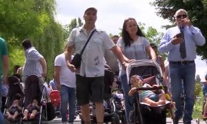 Parada cărucioarelor! Peste o sută de părinți au participat la marș, în Parcul Herăstrău