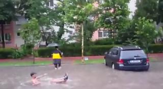 Zona de est a Capitalei a fost sub ape după ploaia torenţială