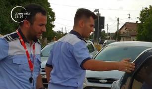 Un bărbat din Teleorman a iscat un scandal uriaş cu poliţiştii de la Rutieră, după ce aceştia i-au amendat soţia pentru viteză excesivă