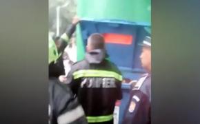 Copii blocați într-un tomberon la Resiţa. Au încercat să se adăpostească de furtuna care a măturat oraşul