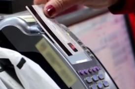 Plata cu cardul va fi acceptată doar de marile magazine, au decis parlamentarii