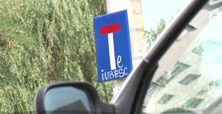 Indicator rutier de pe o stradă din Iaşi, cu o nouă semnificaţie