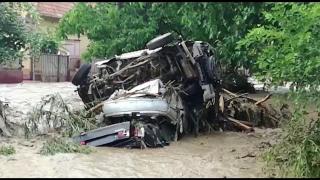 Bilanţ dramatic după inundaţii în Alba: sute de case şi maşini avariate