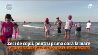 Zeci de copii au mers pentru prima ora la mare