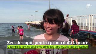 Zeci de copii, pentru prima dată la mare. O agenție de turism a dus pentru prima oară la mare 21 de copii defavorizați
