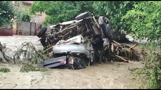 Vreme extremă în ţară. Distrugeri provocate de furtuni şi inundaţii în mai multe judeţe