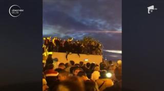 Momente de panică în Rusia. Plafonul unui camion pe care erau aşezaţi zeci de oameni s-a prăbuşit în mijlocul mulţimii