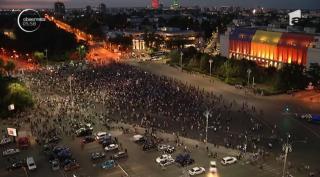 Mii de oameni au cerut, din nou, demisia Guvernului, în Piaţa Victoriei