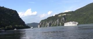 Turiştii care îşi vor petrece de acum înainte vacanţa pe clisura Dunării vor avea parte şi de o lecţie de istorie