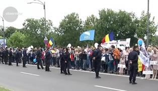 Moțiune de cenzură împotriva Guvernului Dăncilă, cu protestatarii la ușă. Opoziția nu a reușit să strângă voturile necesare adoptării