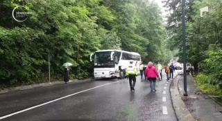 În Sinaia, ploile abundente au provocat un accident grav