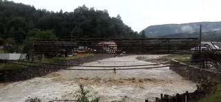 Cele mai mari inundaţii din ultimii 5 ani devastează jumătate din România. Bilanţul potopului este îngrijorător