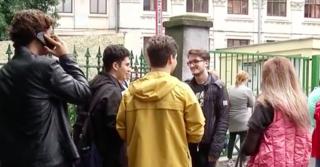 Gata cu emoţiile pentru absolvenţii de liceu. Tinerii îşi fac deja planuri pentru vacanţa de vară