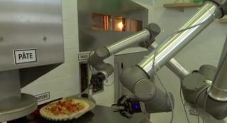 Un restaurant franţuzesc a renunţat la bucătarii în carne şi oase în favoarea unui robot