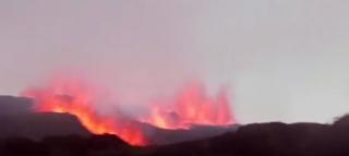 Sute de turişti au fost evacuaţi temporar de pe cea mai mare insulă a arhipelagului Galapagos, după erupţia unui vulcan